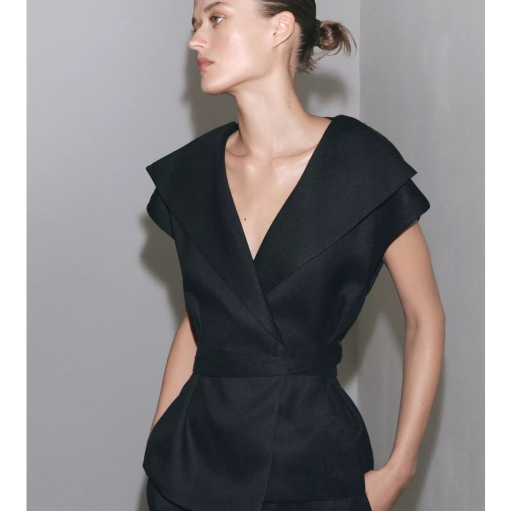 Elegant Black Wrap Top vest new medium in linen